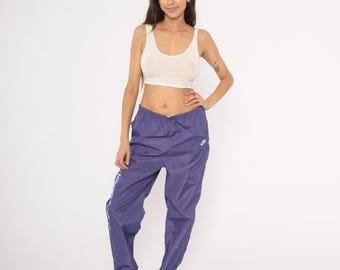 Fioletowe spodnie Nike Windbreaker z lat 90., nylonowe, dresowe, ściągacze, elastyczny pas, fioletowe, proste nogawki, winogronowe, sportowe, vintage, duże, rozmiar L