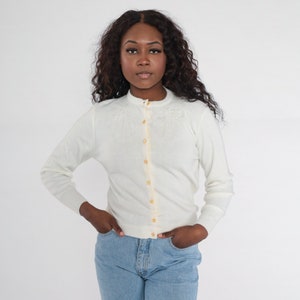 Beaded Cardigan 60s 70s White Button Up Knit Sweater Retro Beading Cropped Sweater Girly Grandma Knitwear Vintage 1960s Small S