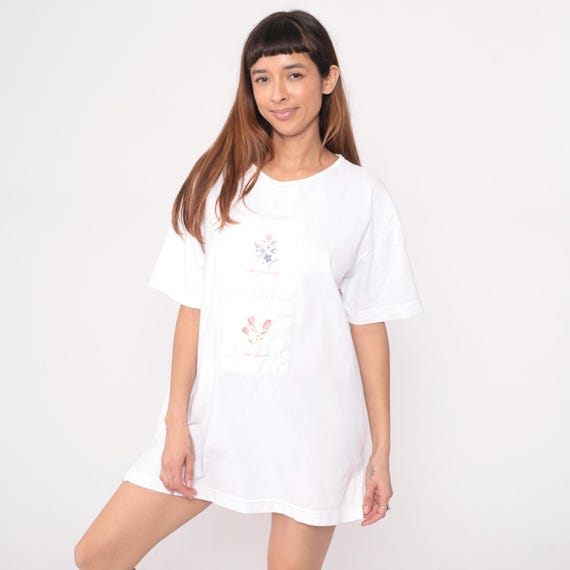 Floral Embroidered T-shirt Flowers Tulips White Cotton Tunic 90s Short Sleeve Mini Shirt Dress Vintage Summer Loungewear Pajamas Medium M