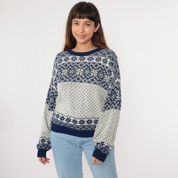 Vintage Fair Isle Snowflake Sweater 90s Pullover Knit Sweater Geometric Print Jumper Off-White Blue Acrylic 1990s Medium