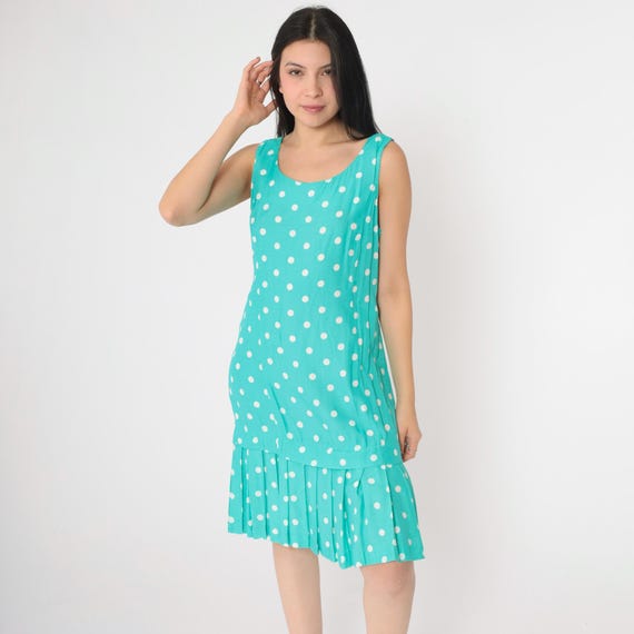 Vintage Polka Dot Shift Dress 80s Turquoise White Sleeveless Pleated Drop Waist Knee Length 1980s Simple Low Back Medium 8