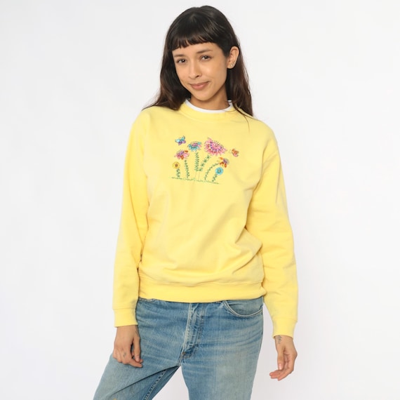 Floral Embroidered Sweatshirt 90s Yellow Butterfly Garden Collar Cottagecore Fairycore Long Sleeve Pullover Flowers Spring Vintage Medium M