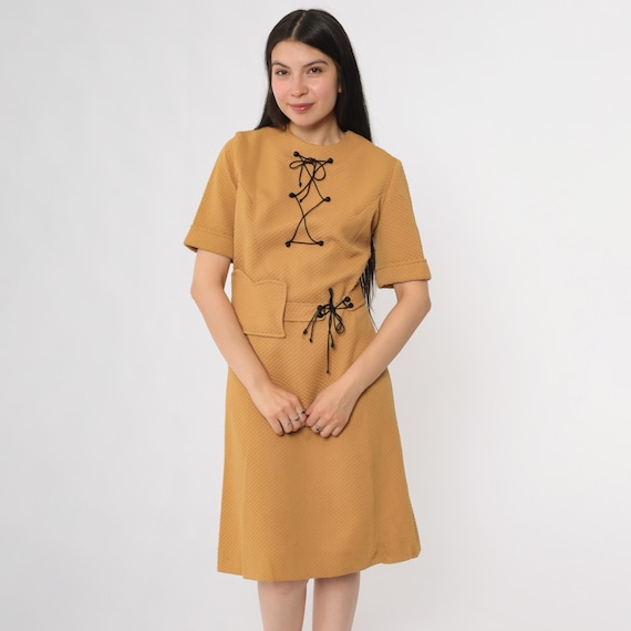 70s Mod Dress Camel Brown Mustard Textured Knee Length Vintage Shift Dress Black Lace Up Front and Waist Detail Pocket Space Age Medium M