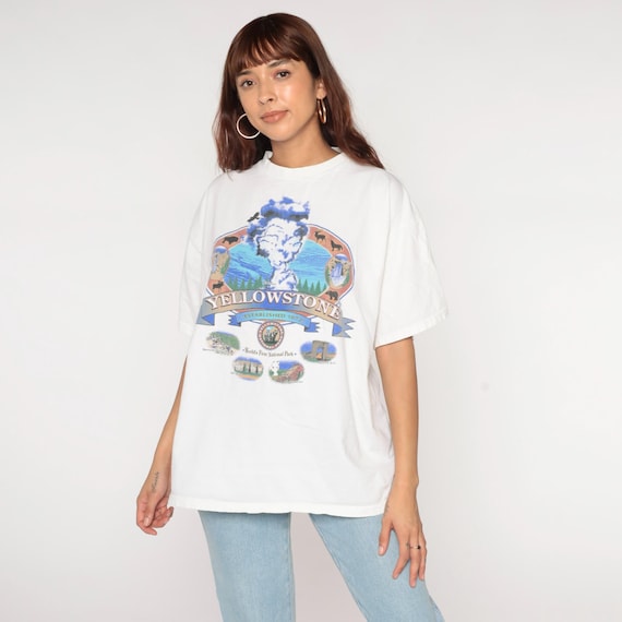 Vintage Yellowstone National Park T-Shirt 90s Old Faithful Wildlife Graphic Tee Wyoming Wildlife Animal White Crewneck 1990s Extra Large xl