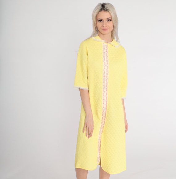 Yellow Quilted Nightgown 70s Nightie Midi Dress Button up Sleepwear Lace Trim Peter Pan Collar Lounge Dressing Gown Vintage 1970s Medium M