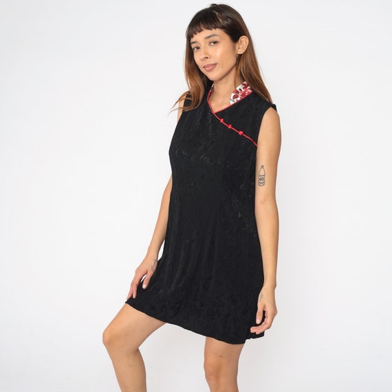 Asian Style Dress 90s Black Floral Embossed Mini Dress Party Sleeveless Cheongsam Mandarin Collar Sheath Vintage 1990s Large Petite
