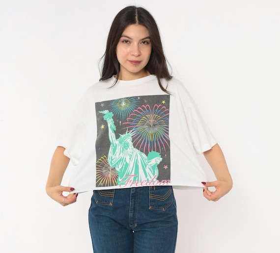 Statue Of Liberty Fireworks Graphic Tee 90s Cropped Boxy White Cotton Americana Novelty Print Short Sleeve Patriotic Top Vintage Medium M