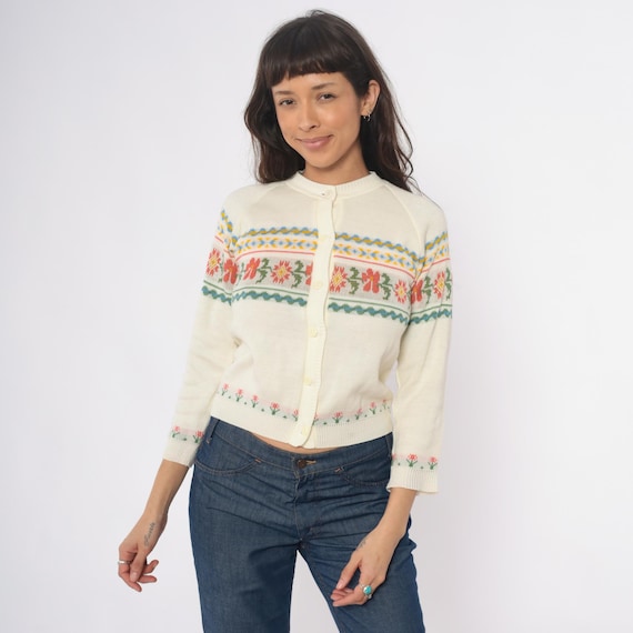 Fair Isle Cardigan 70s Cropped Button Front Cream Ivory Floral Embroidered Nordic Pattern Colorful  Grandpacore Vintage Knit Sweater Small S