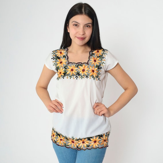 White Embroidered Blouse 90s Floral Semi-Sheer Blouse Scalloped Boho Short Sleeve Hippie Summer Festival Bohemian Vintage 1990s Small S