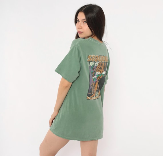 Sequoia National Park Tee 2000s Nature Print Sage Green Cotton Shirt Hiking Outdoor Camping Wildlife Bear Tree Short Sleeve Vintage Medium M
