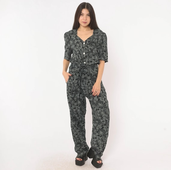 90s Floral Jumpsuit Black White Dotted Flower Print V Neck Short Sleeve Tapered Ankle Pockets One Piece Romper Vintage Pantsuit Small S