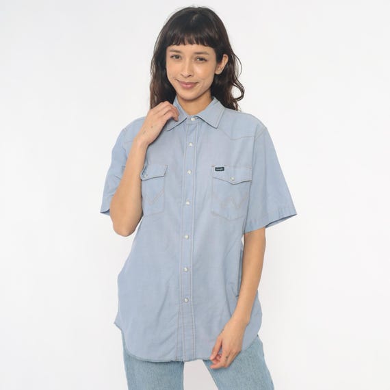 Wrangler Western Shirt 80s Pearl Snap Light Blue Chambray Short Sleeve Cotton Two Pocket Button Front Vintage Cowgirl Ranch Workwear Large L