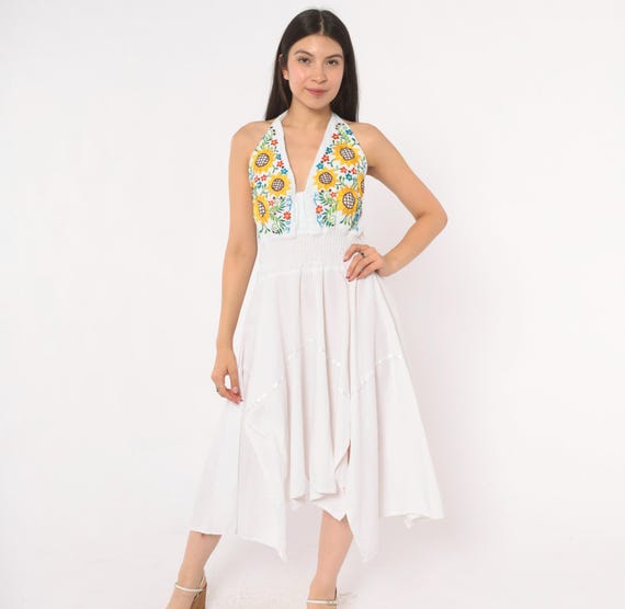 Sunflower Embroidered Halter Dress 90s White Cotton Handkerchief Hem Floral V Neck Backless Summer Beach Vacation Fairycore Mexican Medium M