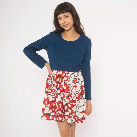 70s Mod Scallop Print Dress Navy Blue Long Sleeve Red White Graphic Pattern Crew Neck Back Zip Knee Length Colorblock Vintage Frock Medium M