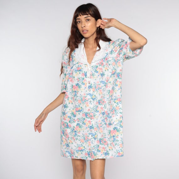 80s Floral Lounge Dress House Dress Eyelet LACE COLLAR Dress Mini Boho Dress Tent White Pajama Dress Vintage Button Up Trapeze Dress Large L
