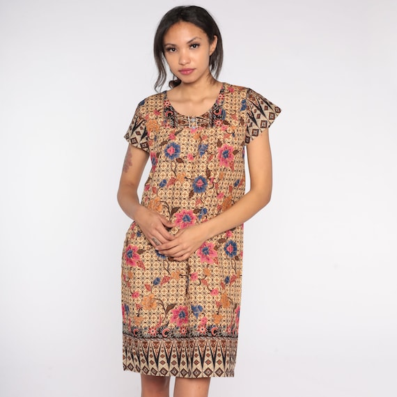 Batik Floral Dress Cream Pink Midi 00s Indonesian Dress Grunge Boho Hippie Dress Y2K Bohemian Shift Vintage Short Sleeve Shift Medium