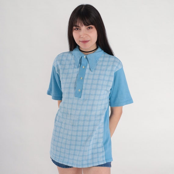 Blue Checkered Polo Shirt 70s Collared T-Shirt Half Button Up Short Sleeve Basic Simple Check Print Preppy Top Ribbed Vintage 1970s Medium M