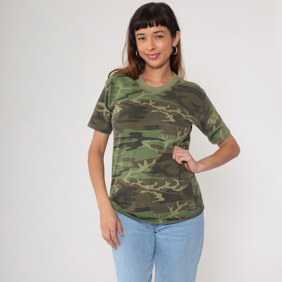 Camo T-Shirt 90s Camouflage Army TShirt Green Brown Ringer Shirt Hunting Military Grunge Tee Distressed Vintage 1990s Small Medium