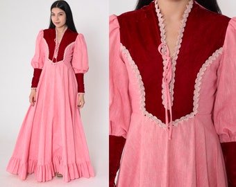 Różowa suknia w stylu preriowym z lat 70., zachodnia, długa sukienka maxi z czerwonego aksamitu, bufiasty rękaw, sznurowanie, dekolt w serek, boho, prairiecore, boho, vintage, lata 70., rozmiar S