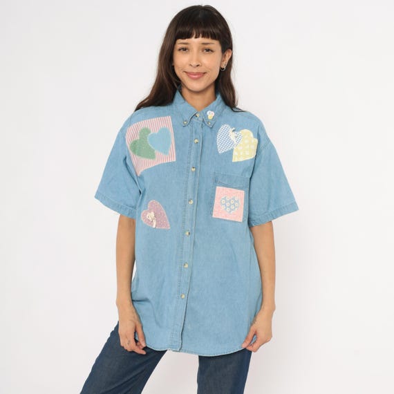 Patchwork Heart Denim Shirt 90s Applique Light Wash Blue Cotton Jean Blouse Quilted Country Prairie Cottagecore Top Chambray Medium M