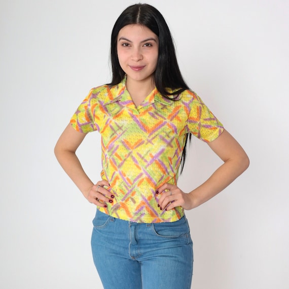 Psychedelic Shirt 90s Metallic Top Yellow Abstract Criss Cross Print Sparkly Embossed Geometric Short Sleeve Collared Vintage 00s Small S