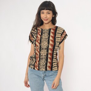 90-tals tribalblus geometrisk randig topp svart krämbrun rost etniskt mönster sydvästlig liten vintage casual boho skjorta medium M