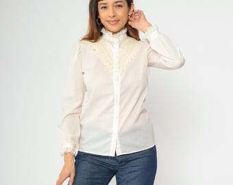 Vintage 80-tals viktoriansk blus krämfärgad hålmönster spetsskjorta blommig broderad boho topp lång puffärm 1980-tals pärlknappad boho liten S