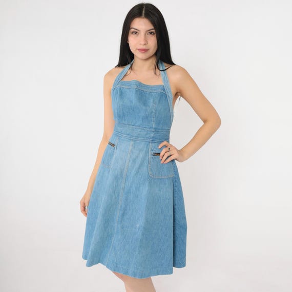 Vintage Denim Halter Dress 70s Backless Wrap Fit Flare Boho Zip Pocket Apron Style 1970s Open Back Midi Jean Dress Light Wash Extra Small xs