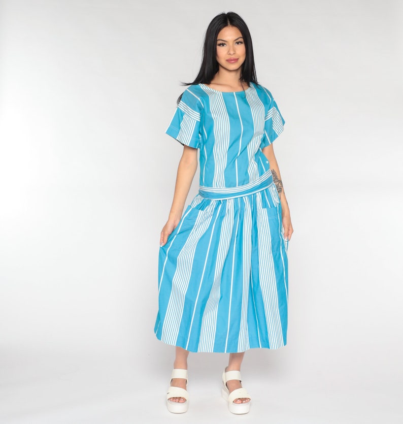 Robe midi rayée des années 80, robe de jour taille basse, taille haute rétro, robe décontractée avec poche, bleu blanc des années 80, coton vintage, bouton sur le côté, moyen 8 image 5