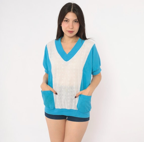80s Blue Eyelet Top White Floral Cutwork V Neck Boxy Blouse Patch Pockets Color Block Cottagecore Summer Shirt Turquoise Vintage Medium M