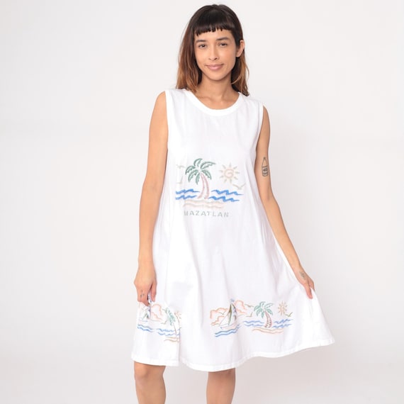 90s Beach Dress White Faux Embroidered Cotton Palm Tree Sailboat Sun Ocean Waves Mazatlan Sinaloa Mexico Vacation Summer Vintage Shift Large