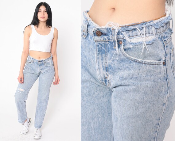 Jean levis dechiré femme sale