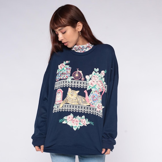 90s Cat Sweatshirt Navy Blue Floral Victorian Cottagecore Rose Print Long Sleeve Vintage Novelty Pullover Cozy Grannycore Extra Large XL