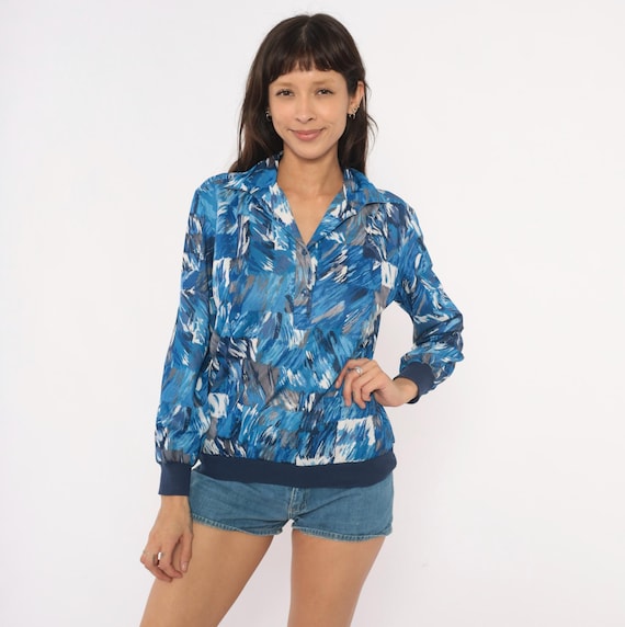 70s Abstract Brushstroke Blouse Blue Grey White Painterly Print Collared V Neck Button Pullover Long Sleeve Vintage Top Shirt Medium M