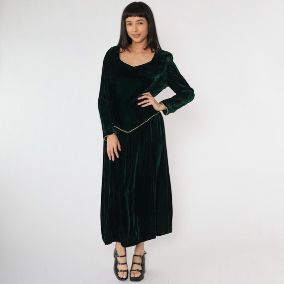 Vintage Green Velvet Dress 90s Long Sleeve Sweetheart Neckline Drop Waist Gold Trim Romantic Maxi Gown 1990s Evening Party