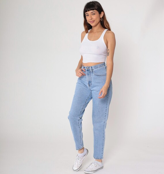 90s Jeans High Rise Light Wash Blue Mom Jeans Tapered Leg Cotton Denim Vintage Goldberg Ankle Length Minimalist Casual 28 Waist Small S