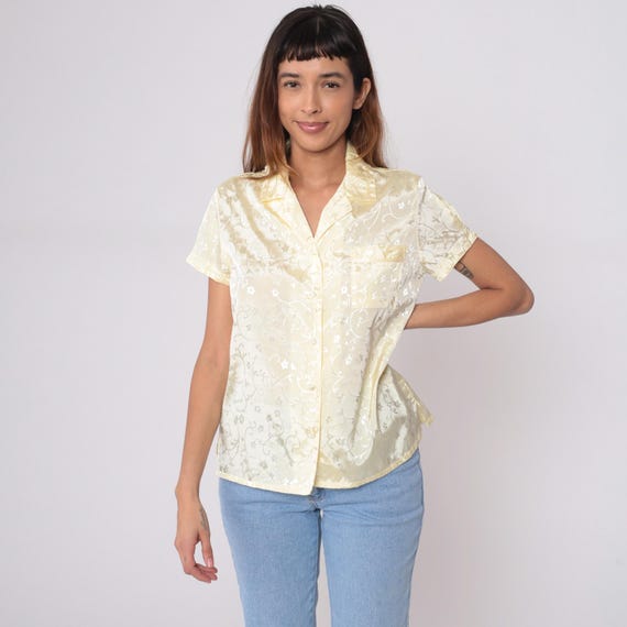 Cream Floral Top 90s Blouse Short Sleeve Neutral Vintage Loungewear Shirt Pale Yellow Flowers Summer Spring Vacation Style Top Medium M