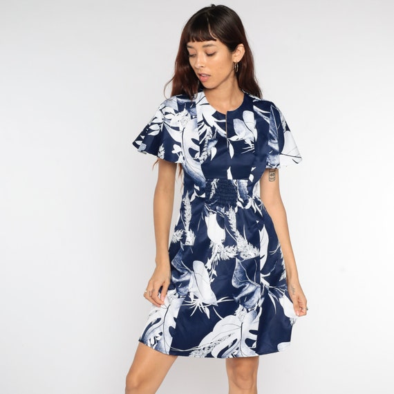 Babydoll Mini Dress 70s Mod Mini Leaf Print Navy Blue White Empire Waist Bohemian Dress 1970s Vintage Hippie Short Flutter Sleeve Small