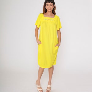 90s Floral Embroidered Dress Bright Yellow Midi Dress Tent Short Sleeve Pockets Retro Shift Loose Beach Day Vintage 1990s Small S image 2