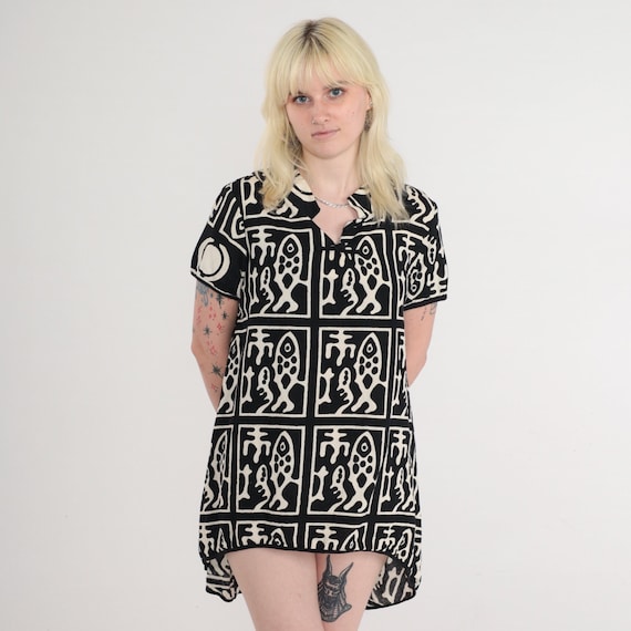 Fish Print Shirt Y2K Black White Stamp Print Blouse Longline High Low Hem Short Sleeve Mandarin Collar Summer Tunic Top Vintage 00s Medium M