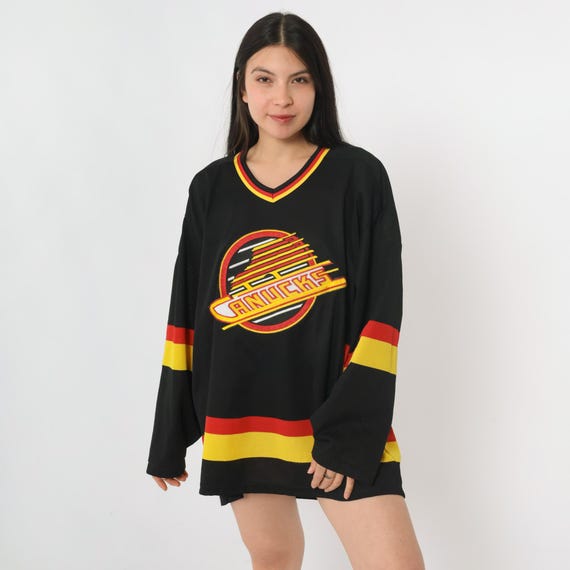 Vintage Vancouver Canucks Hockey Jersey 90s CCM NHL Black Mesh Jersey Graphic Tee Sports Ringer V Neck Tee 1990s Long Sleeve Large L