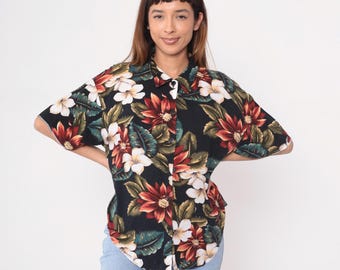 Camisa havaiana preta dos anos 90 com estampa floral tropical, manga curta, estilo vintage, hibisco e plumeria, para férias de verão em resorts e clubes de praia, tamanho M.