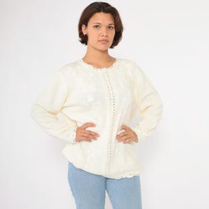 Vintage haftowany kwiatowy sweter z lat 90. biały sweter z warkoczami boho koralikowy akrylowy mieszany szydełkowy sznurowany sweter z lat 90. duży