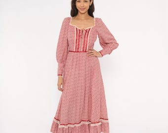 Vestido estilo pradera de los años 70, rojo, con ribete de encaje floral, corpiño tipo corsé, mangas abullonadas, estampado de algodón calico, volantes, estilo cottagecore, campestre, western americano, talla S
