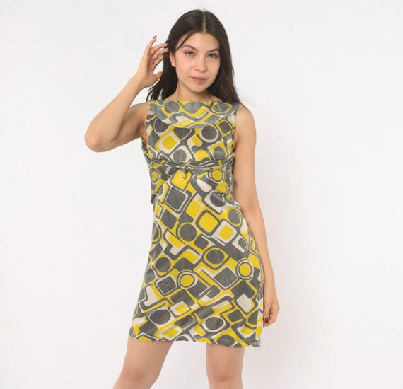 60s Space Age Mod Mini Dress Yellow Grey Geometric Print Tie Waist Cutout Back Boat Neck A Line Shift Op Art Summer Vintage Extra Small XS
