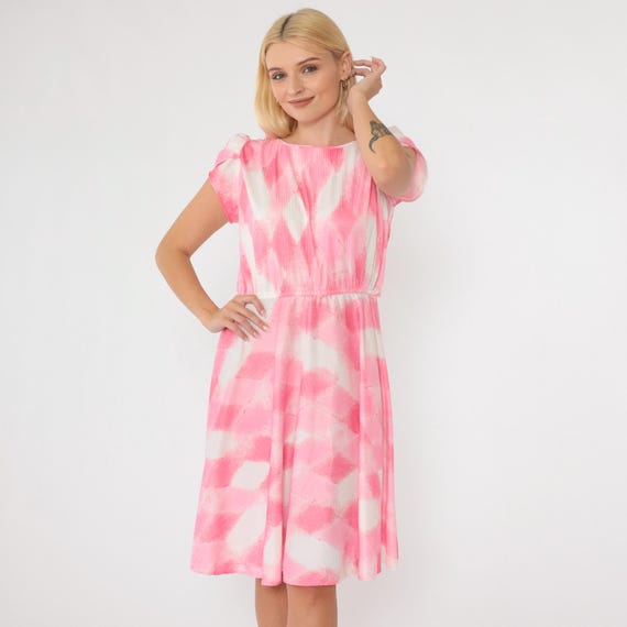 Vintage Pink Checkered Dress 70s Tulip Sleeve Dress Knee Length Midi Day Dress High Elastic Waist Abstract White Boho Hippie Retro Small