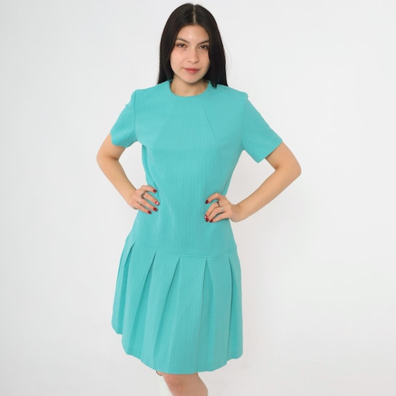 Vintage 60s Turquoise Mod Dress Drop Waist Scooter Mini Short Sleeve Pleated Skirt Textured Polyester Knit Gogo Twiggy 1960s Space Age Small