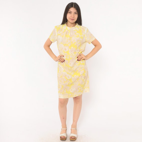 60s Floral Shift Dress Yellow Cream  Pleated Neckline Short Sleeve A Line Knee Length Back Zip Flower Print Summer Vintage Frock Large L