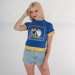 Camiseta vintage de Yu-Gi-Oh, años 90, camiseta corta con estampado de Yugiyoh, juego de cartas coleccionables, serie de televisión, anime, camiseta corta, raglán azul y amarilla, década de 1990, talla 2XS y XXS