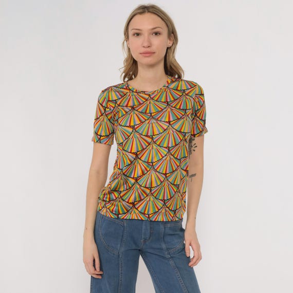 70s Rainbow Tee Geometric Fan Print Short Sleeve Crew Neck Striped Vintage Psychedelic Colorful Disco Pride Summer Party Medium M